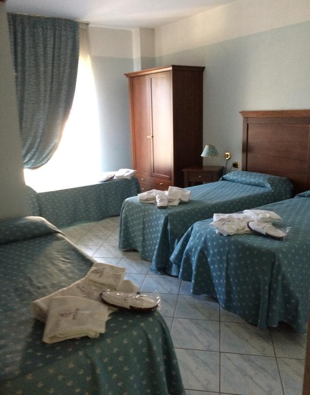 Hotel D.G. Garden Беневенто Стая снимка
